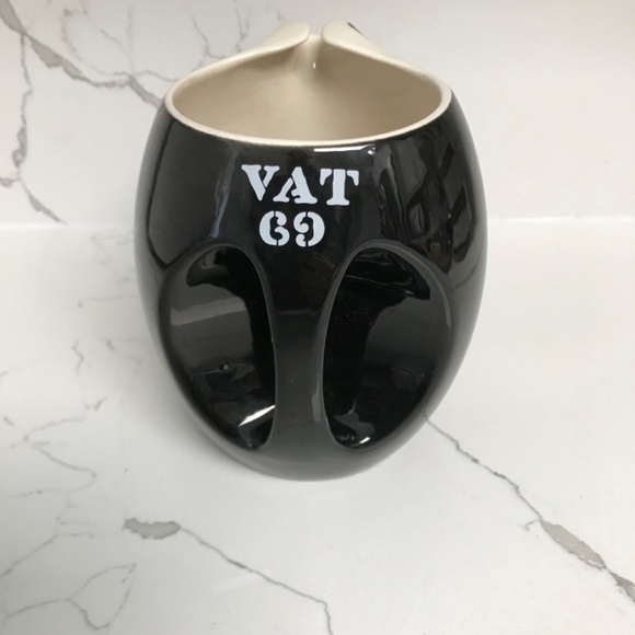 Vintage 60s Vat 69 Wade of England Whiskey Jug Pitcher Black 5.75” Tall - Picture 2 of 5